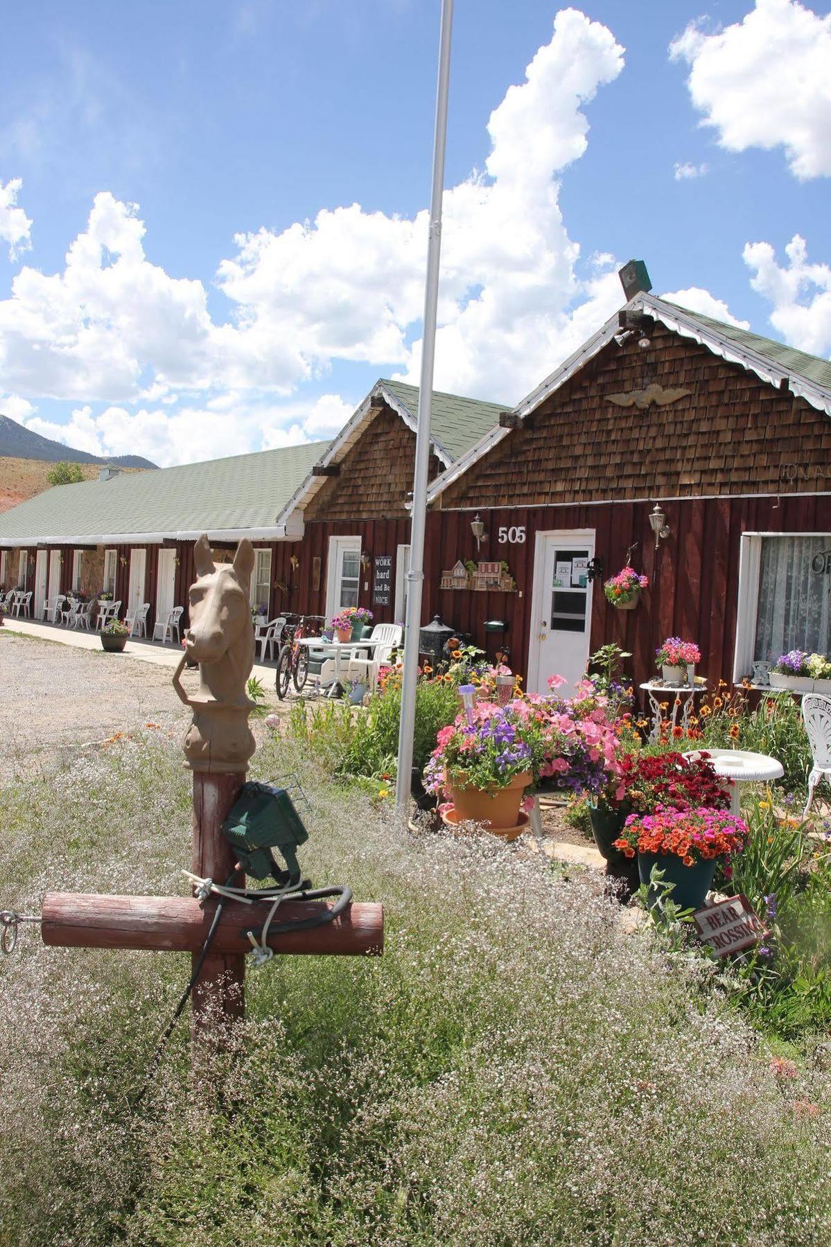 Black Bear Inn Dubois Exterior photo